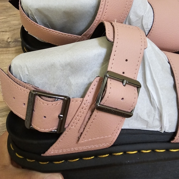 Dr. Martens VOSS WOMEN'S LEATHER STRAP PLATFORM SANDALS, size US 8 - Picture 5 of 12